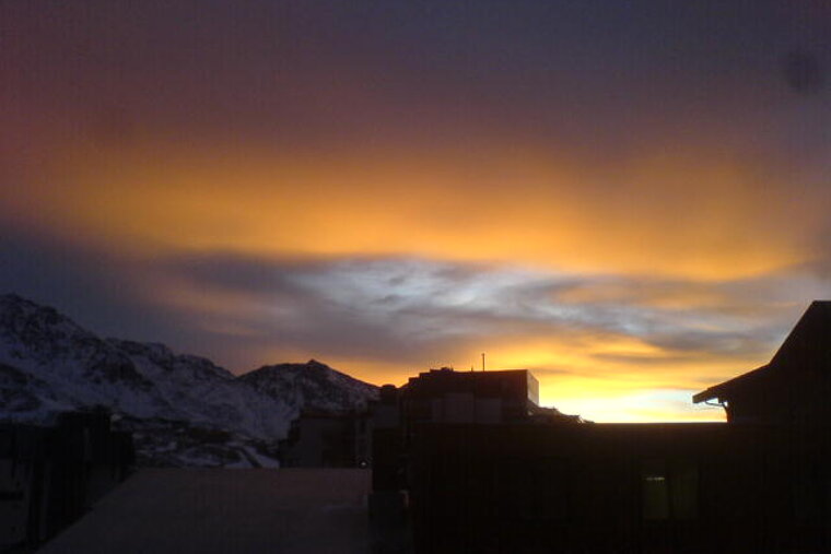 The sun sets on Val Thorens