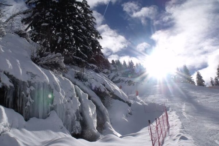Frozen waterfall on La Fare piste