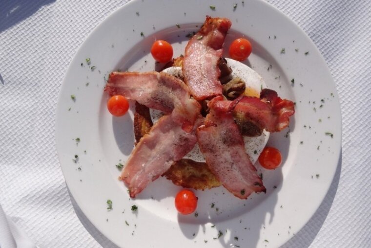 Bacon & Egg Rosti with mushrooms & tomatoes at Rond Point